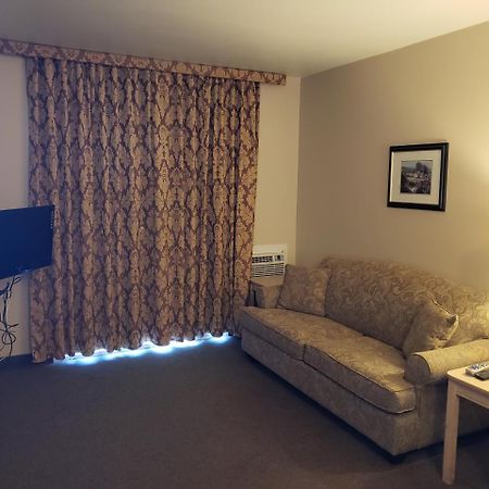 Shemron Suites Hotel Deep River Exterior foto