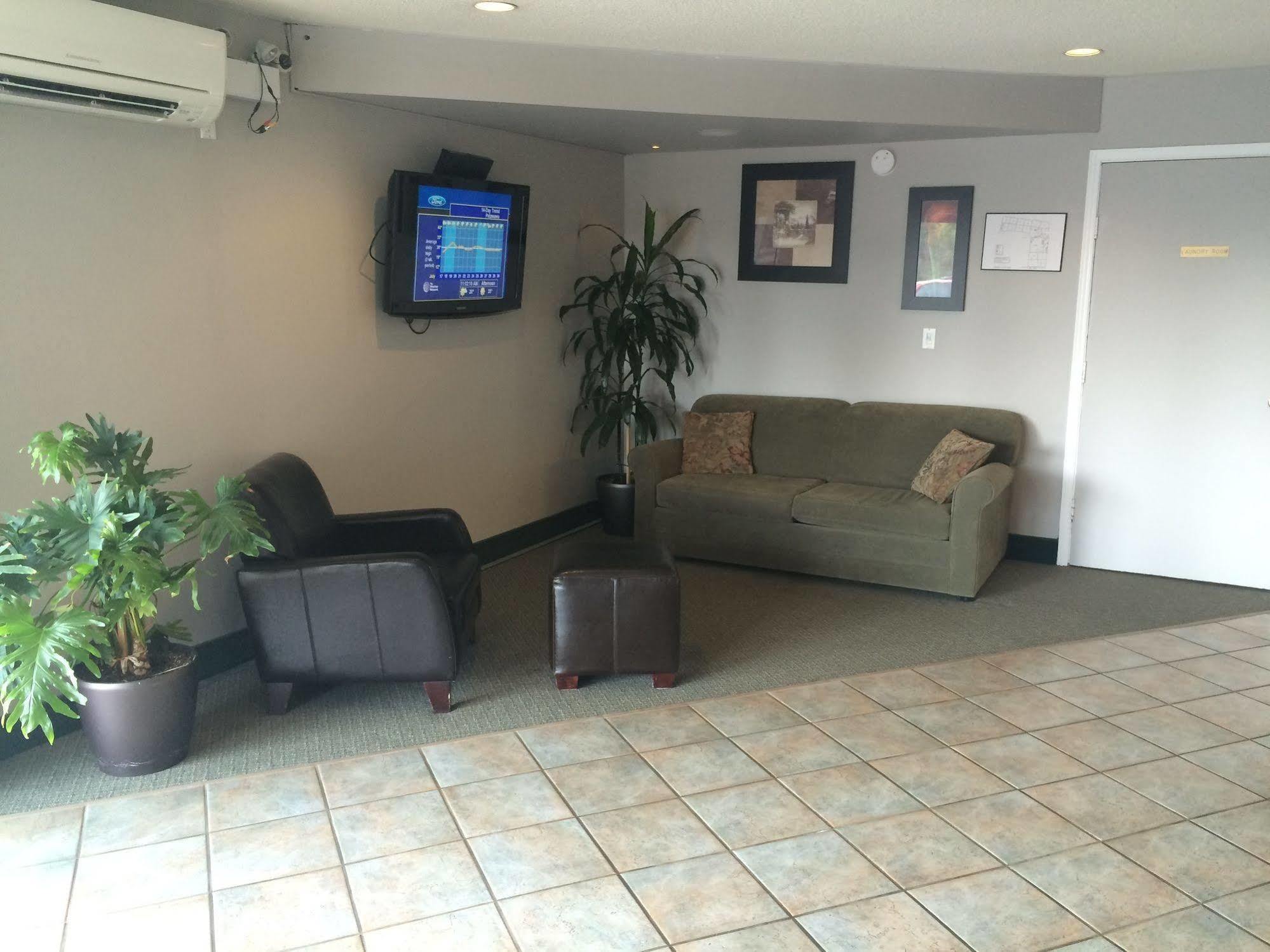 Shemron Suites Hotel Deep River Exterior foto