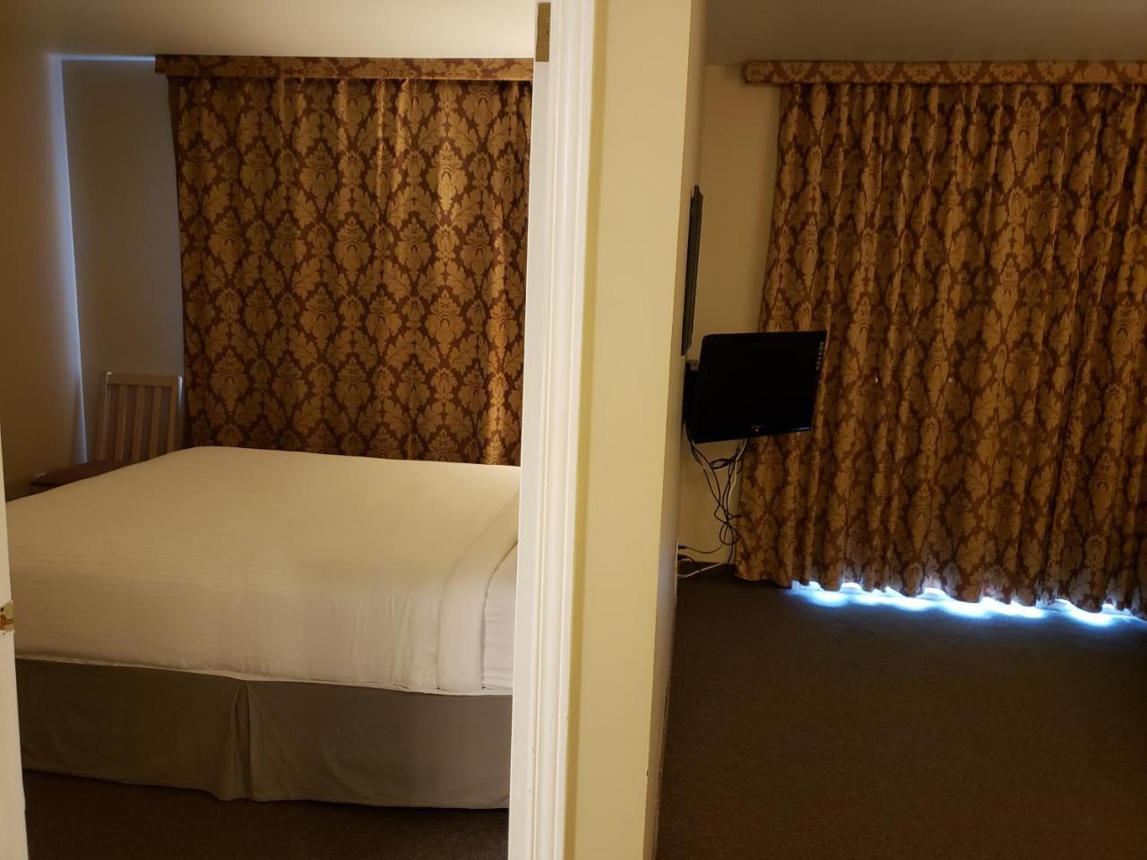 Shemron Suites Hotel Deep River Exterior foto