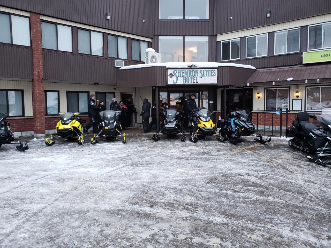 Shemron Suites Hotel Deep River Exterior foto