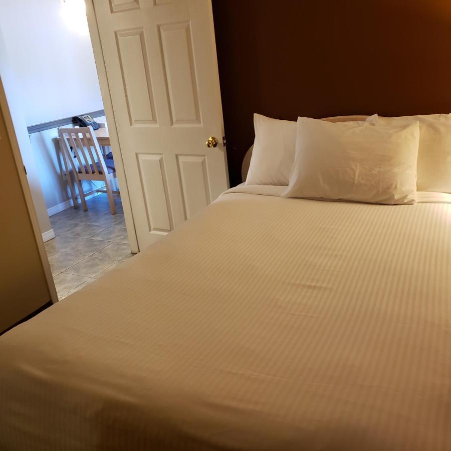 Shemron Suites Hotel Deep River Exterior foto